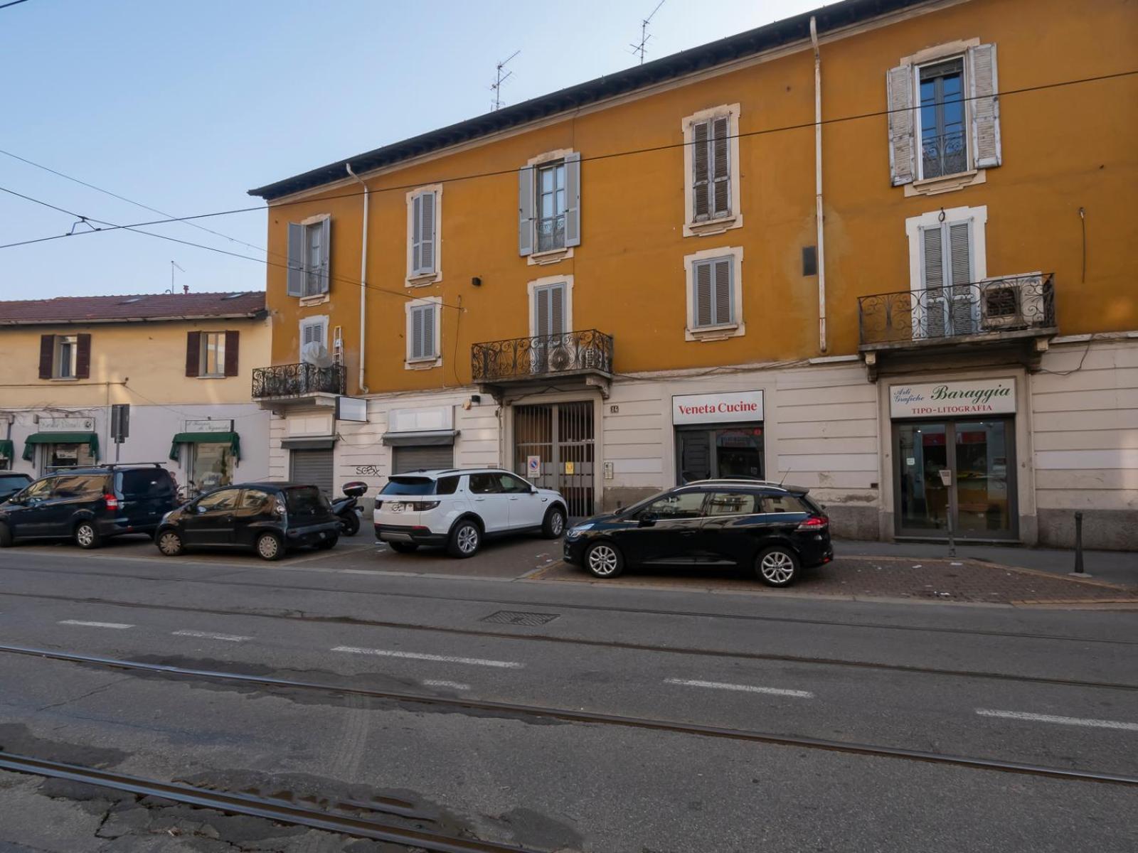 Ihost - Ornato 14