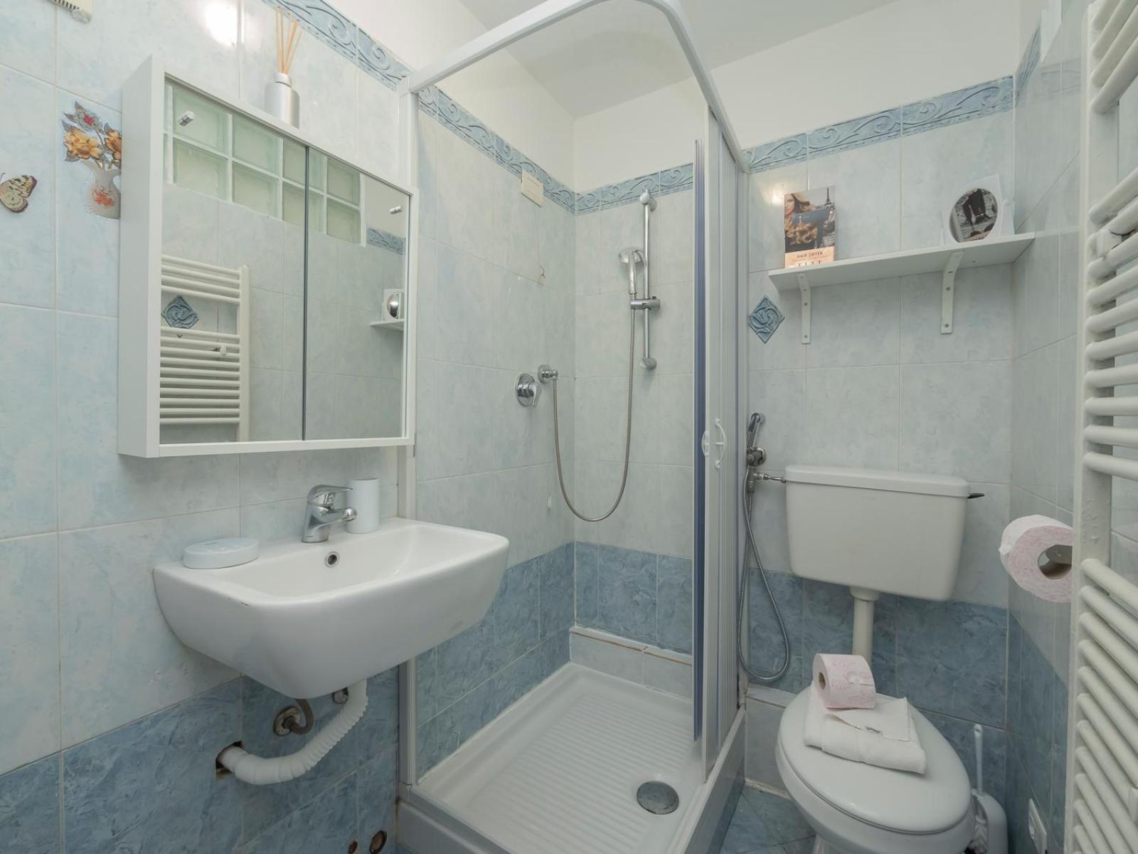 Ihost - Ornato 14